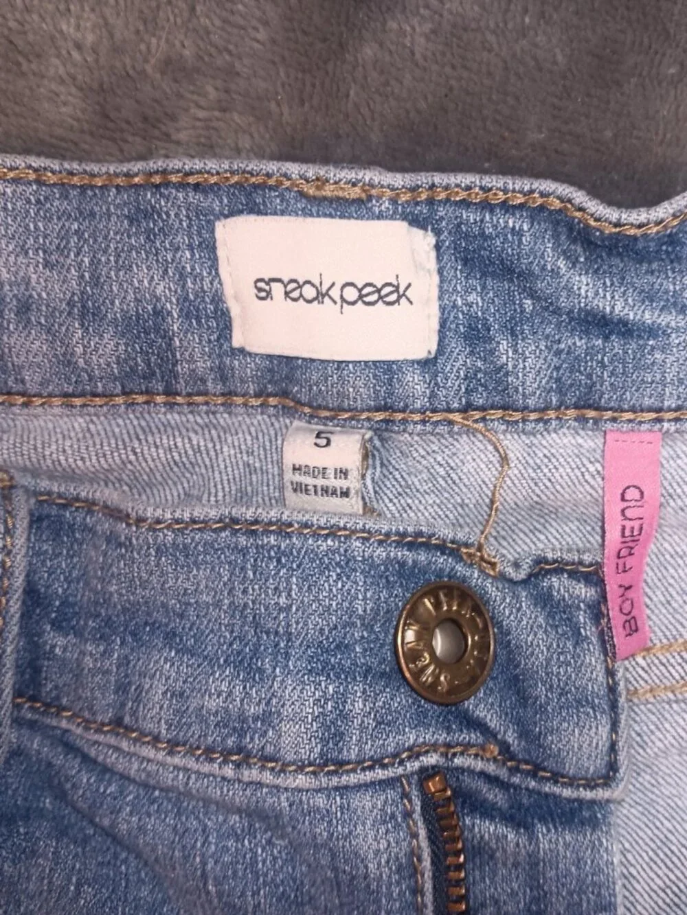 Size 5 Distressed Boyfriend Skinny Jeans By Sneakpeek